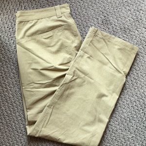 Men’s Duluth Trading Cargo pants in khaki. Size 34x32